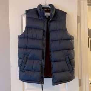 Old Navy Men’s puffer vest. Navy blue. Size L Tall.